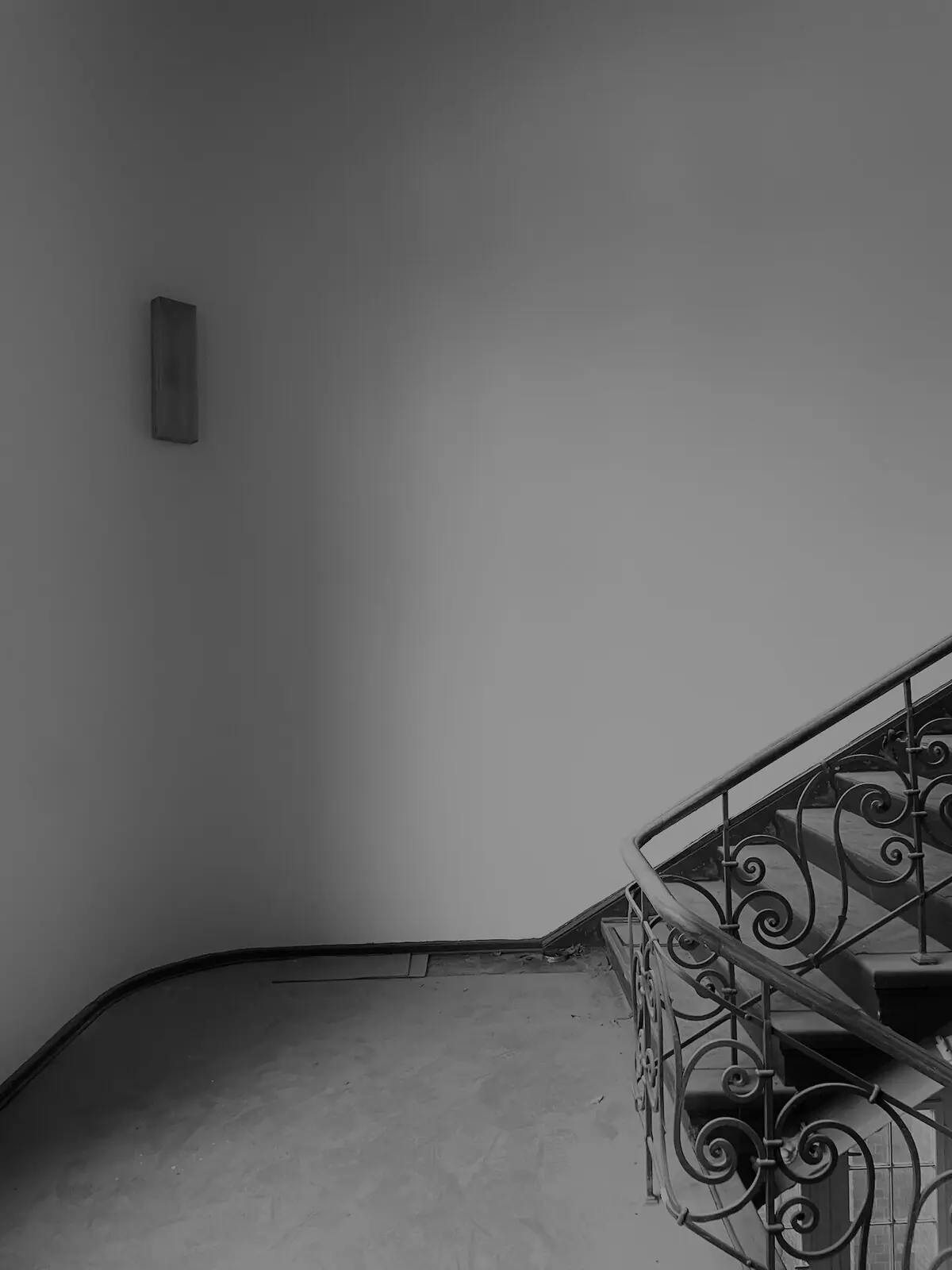 Treppenhaus im Bestand mit historischem Geländer