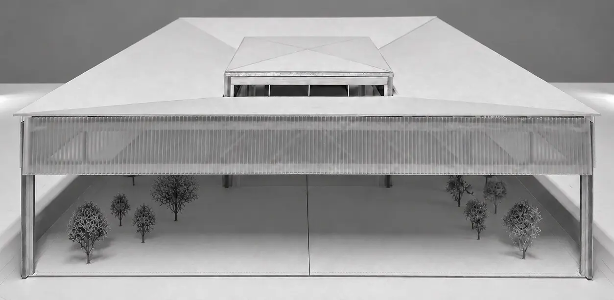Modellfoto des Pavillons mit Oberlicht, Polycarbonatfassade und überdachtem Baumhof